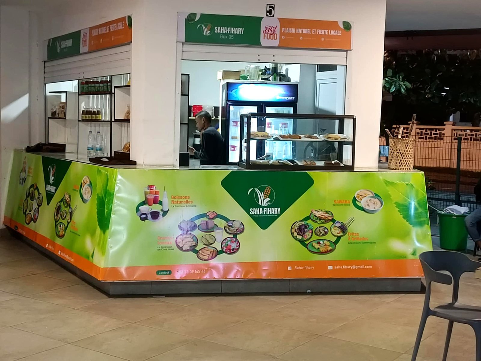 Le stand Saha-Fihary Fast Food, Box 05